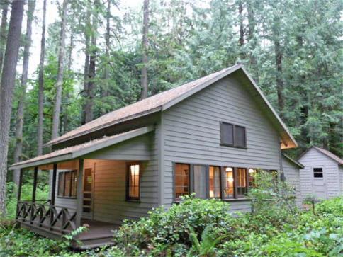 Spacious Cabin on the Zig Zag River