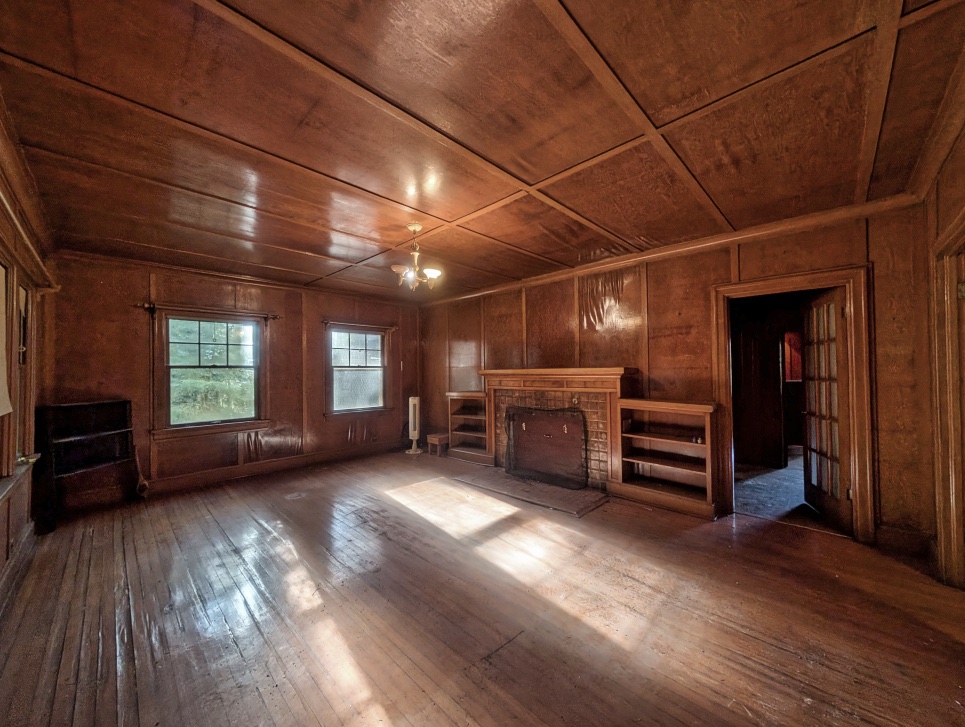 Original 1945 Waterfront Cabin on Mt. Hood